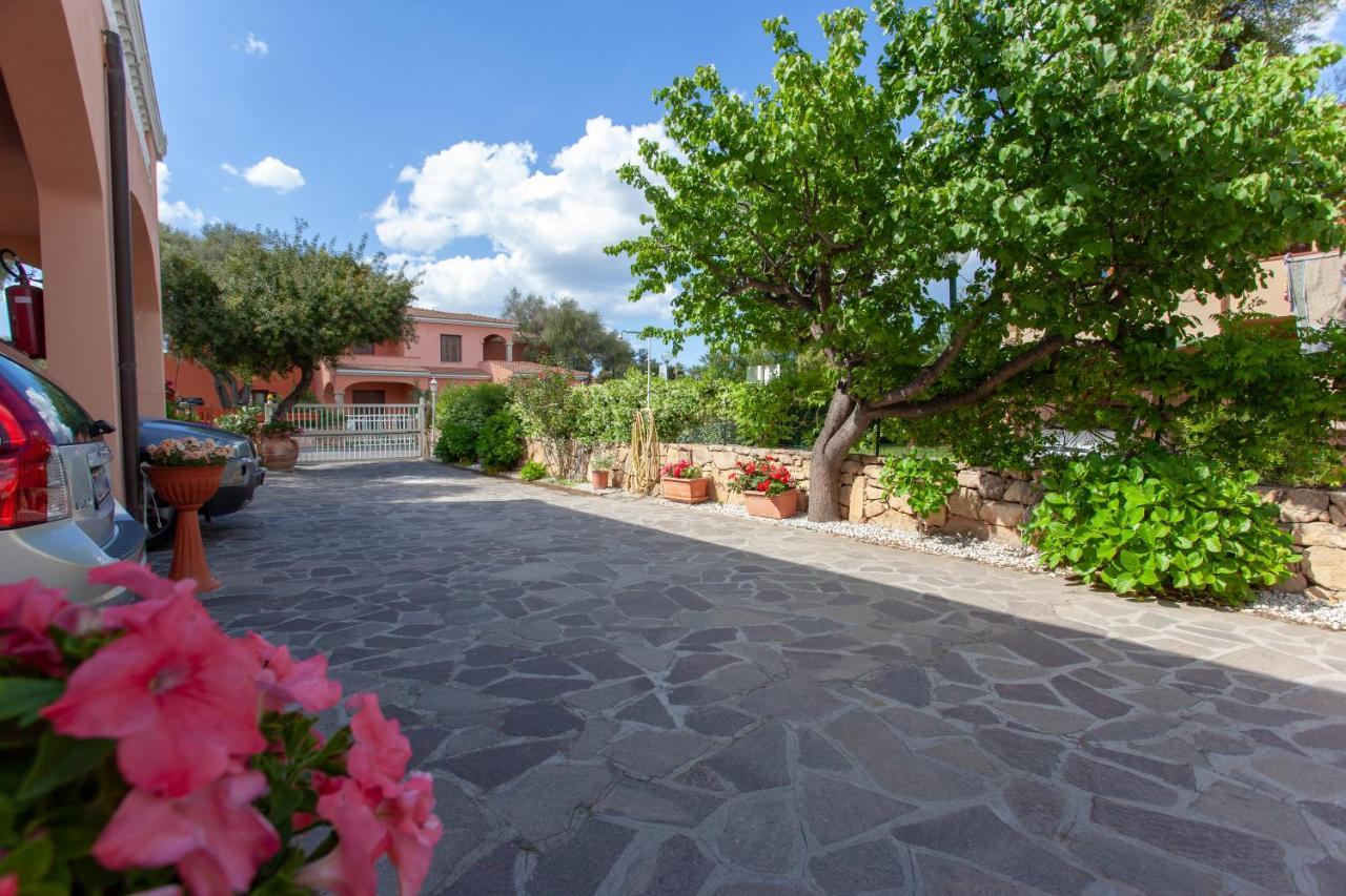 Residence Le Colonnine San Teodoro  Exterior photo